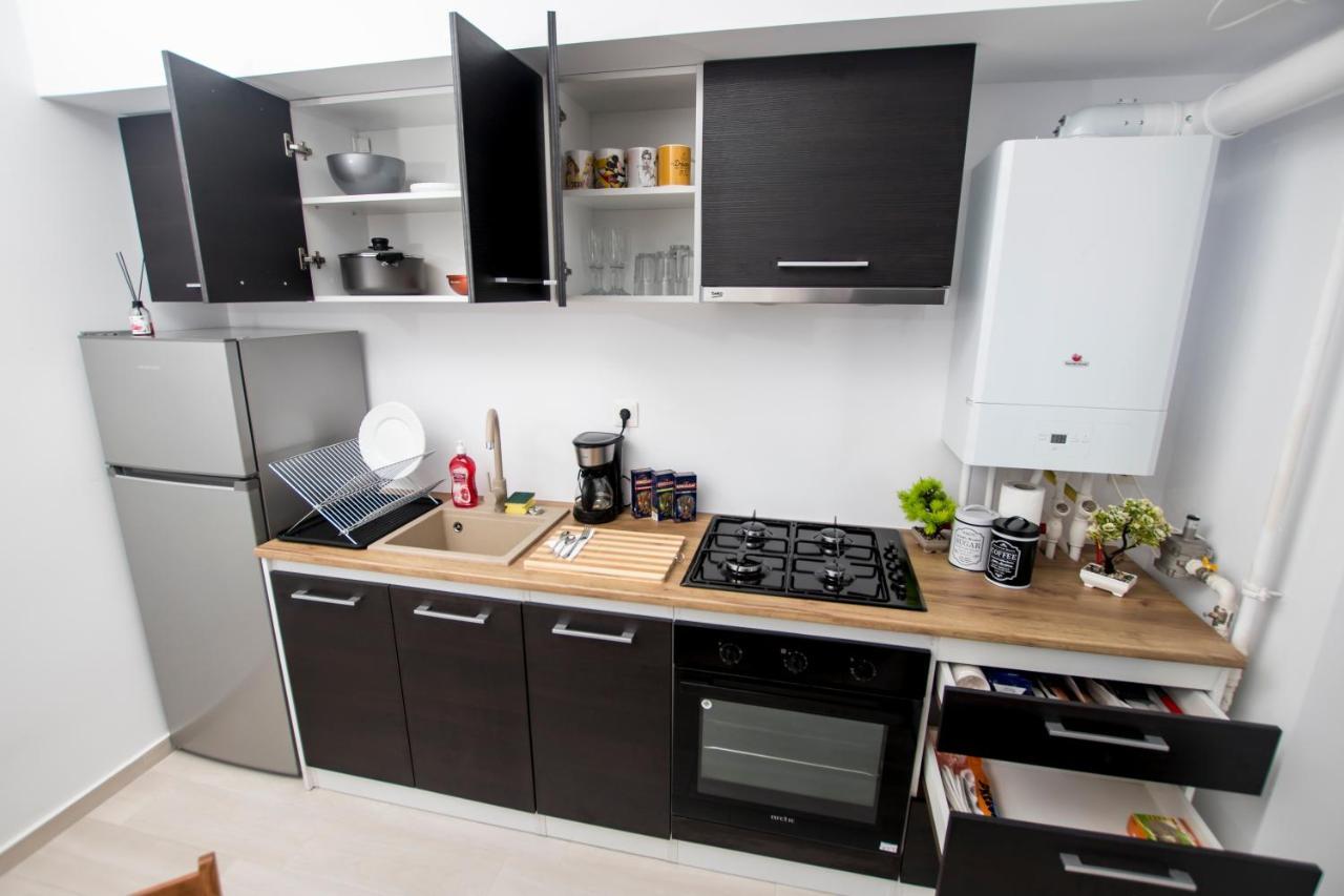 Studio Moghioros Park Bukarest Exteriör bild